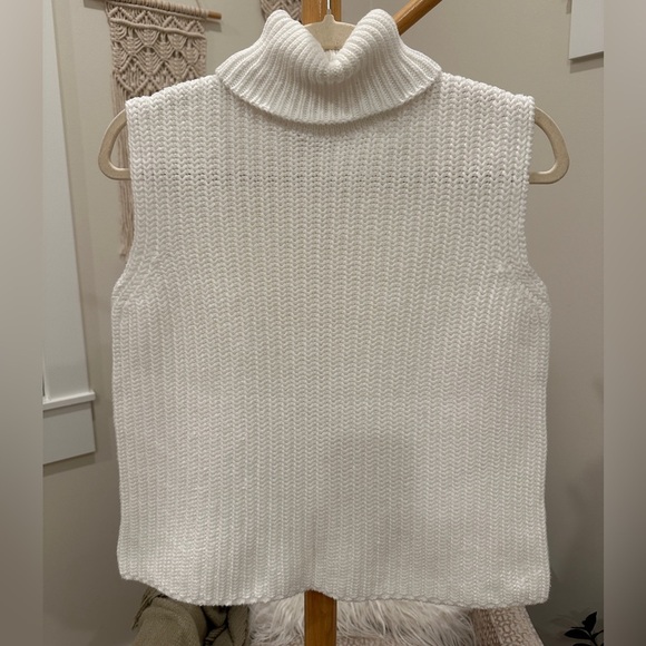 Lord & Taylor Sweaters - Lord & Taylor Ivory Sleeveless Turtleneck Sweater Size L